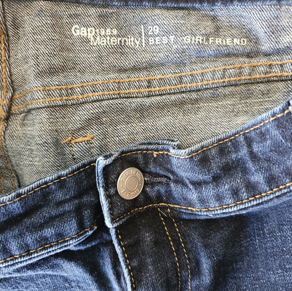 29 Gap Maternity Best Girlfriend cropped jean